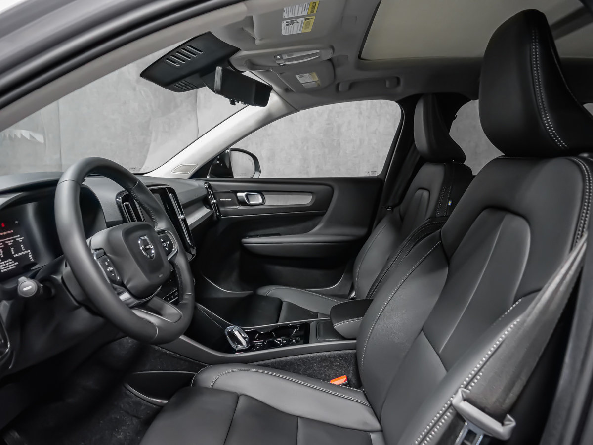 2026 Volvo XC40 Ultra (Dark Theme)-9