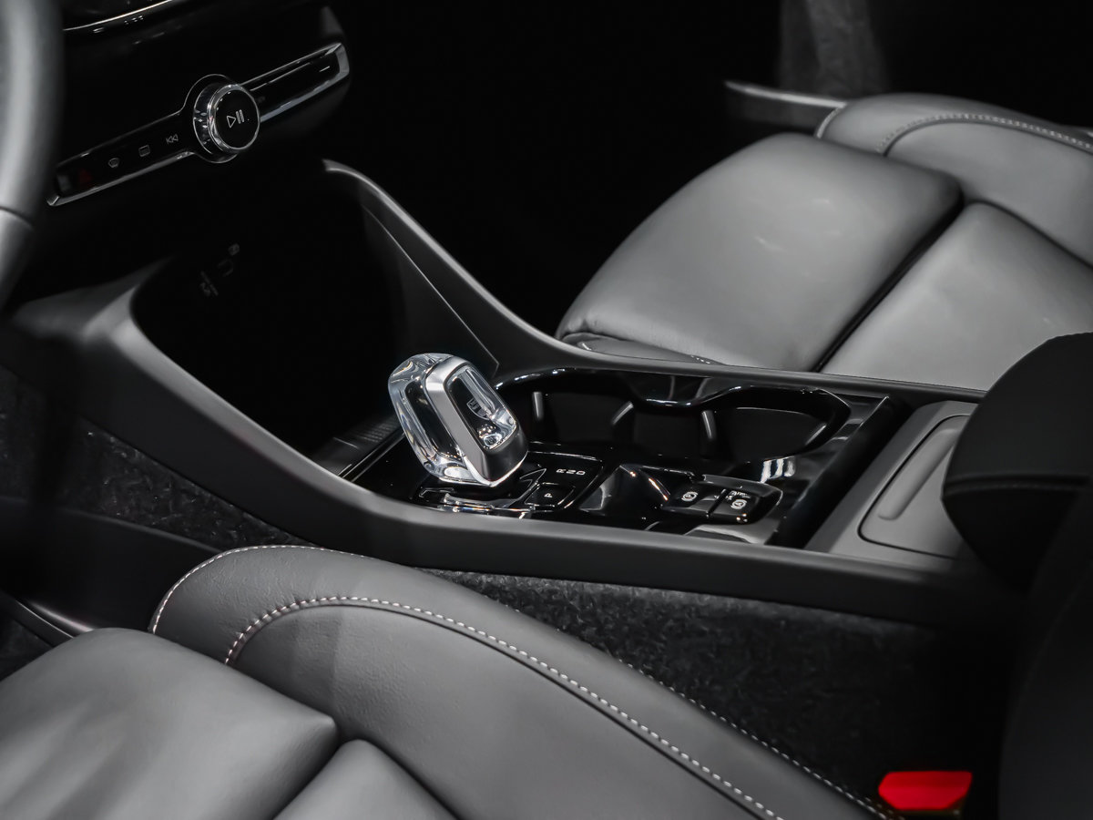 2026 Volvo XC40 Ultra (Dark Theme)-7