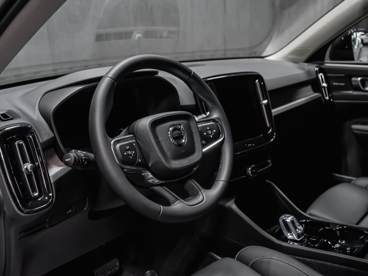 2026 Volvo XC40 Ultra (Dark Theme)-8