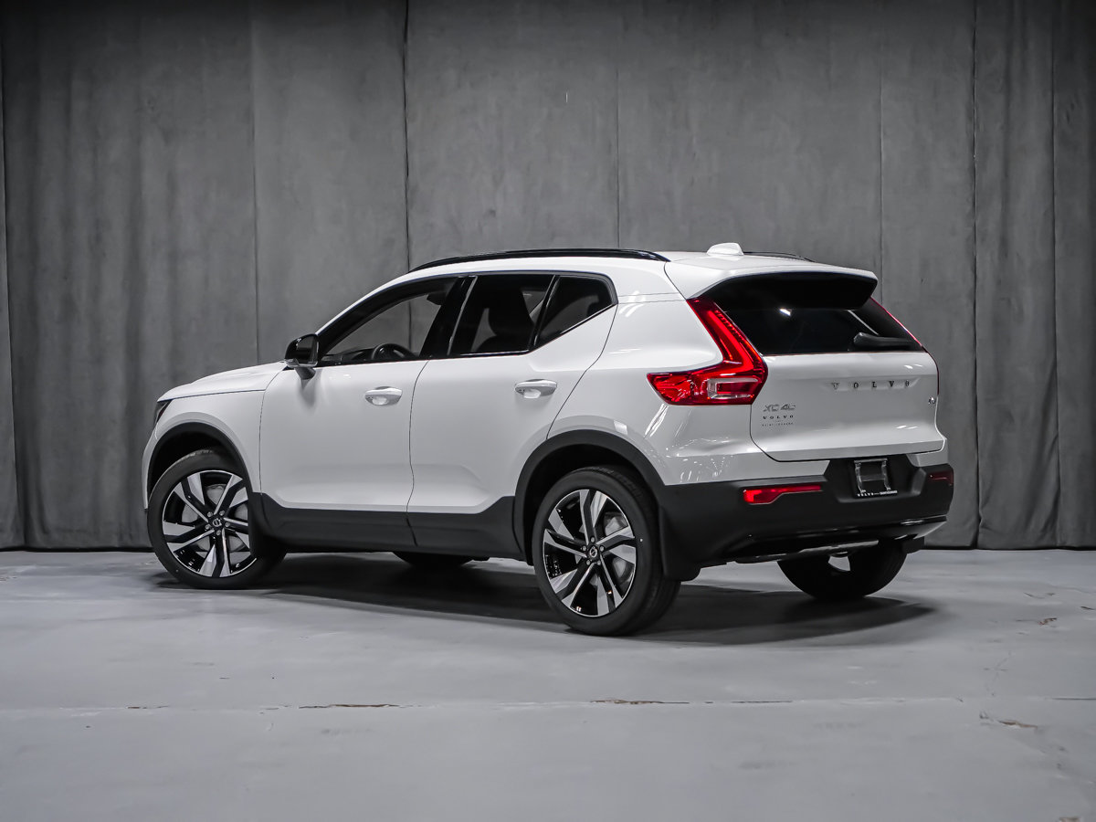 2026 Volvo XC40 Plus (Dark Theme)-4