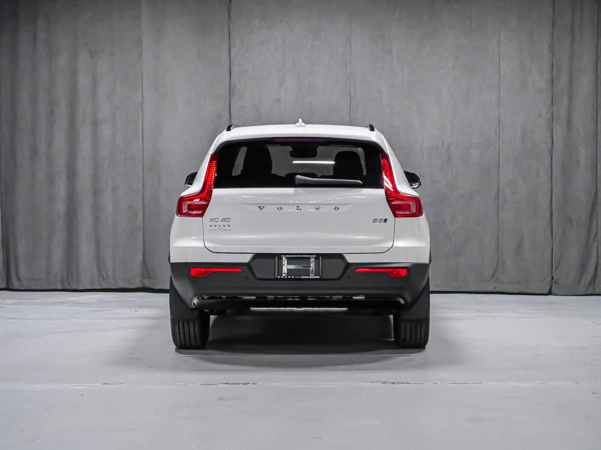 2026 Volvo XC40 Plus (Dark Theme)-5