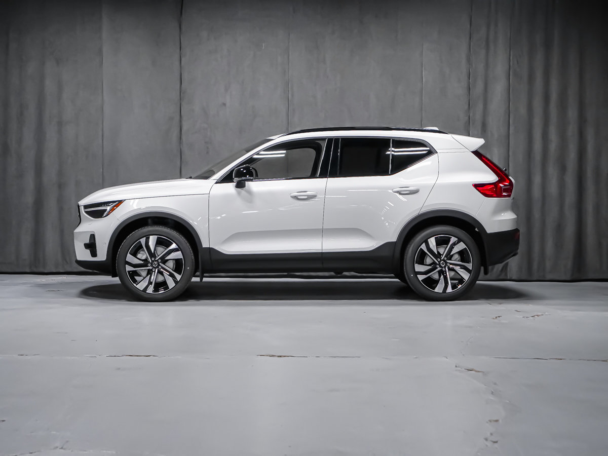 2026 Volvo XC40 Plus (Dark Theme)-2
