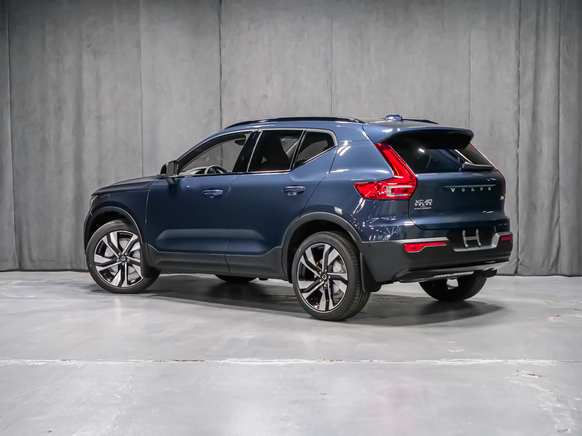 Volvo XC40 Plus (Dark Theme) 2026-2