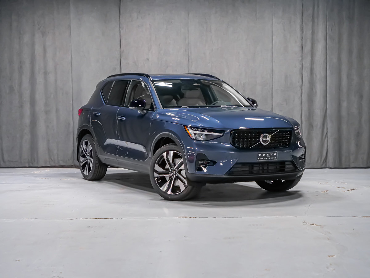 Volvo XC40 Plus (Dark Theme) 2026-1