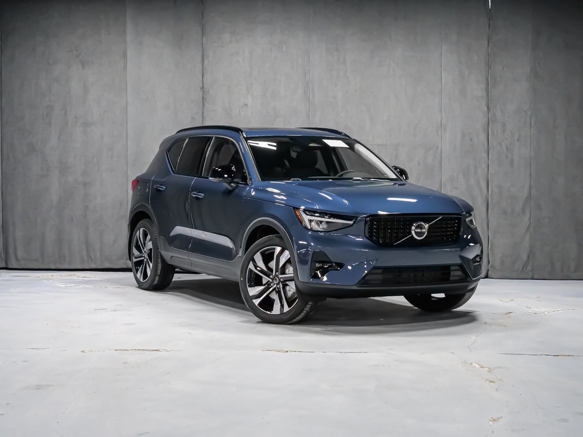 Volvo XC40 Plus (Dark Theme) 2026-1