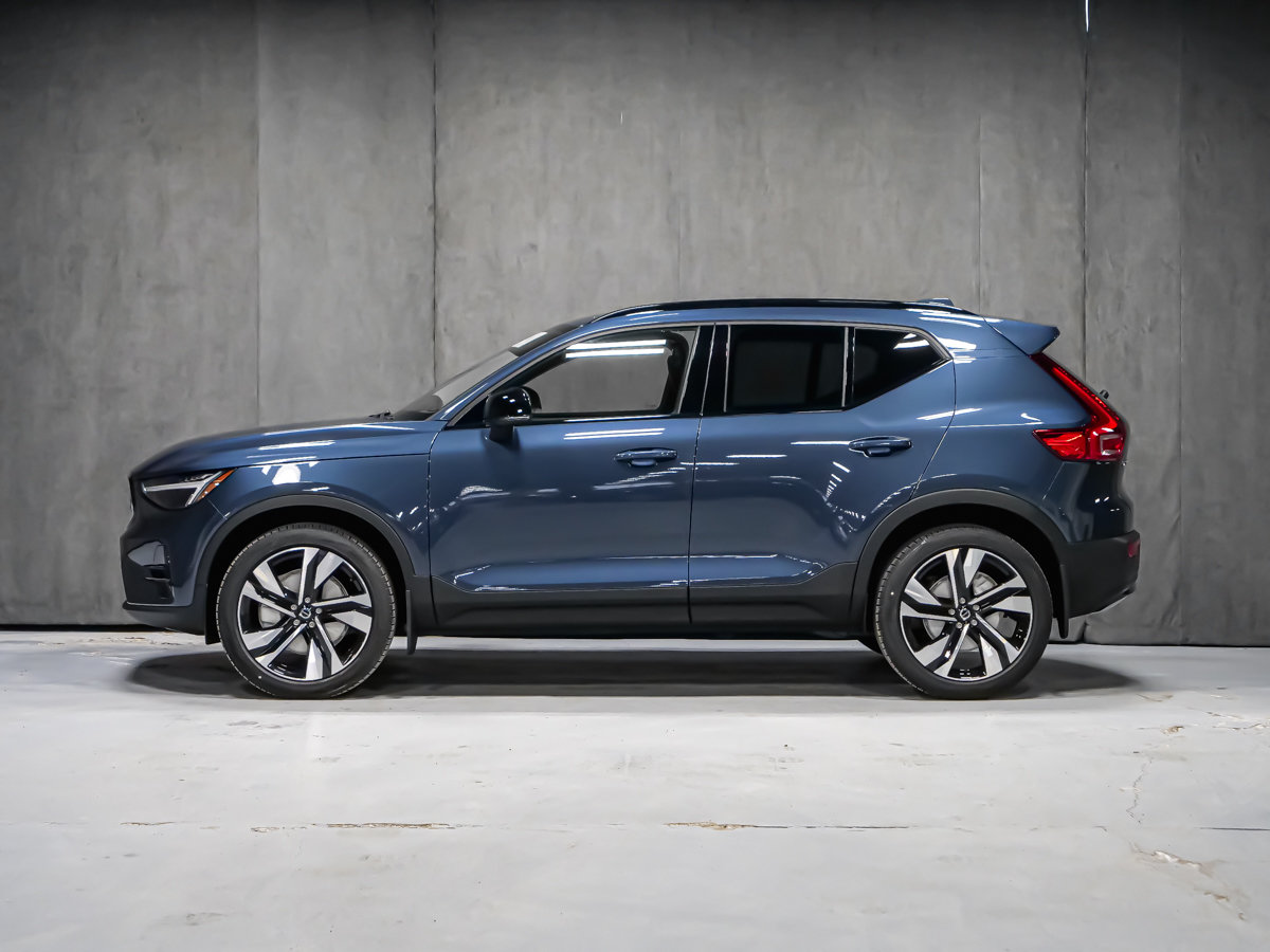 Volvo XC40 Plus (Dark Theme) 2026-3