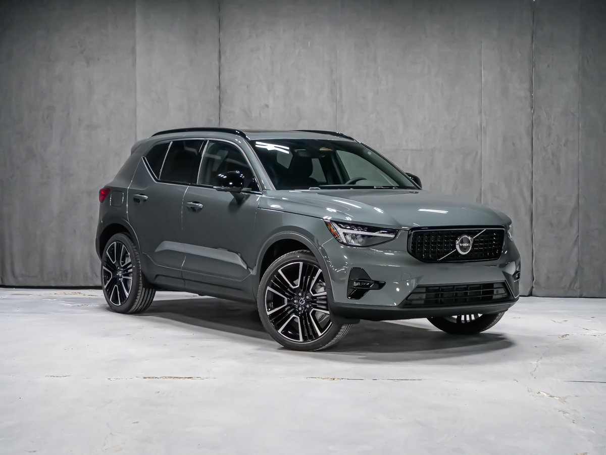 Volvo XC40 Plus (Dark Theme) 2026-1