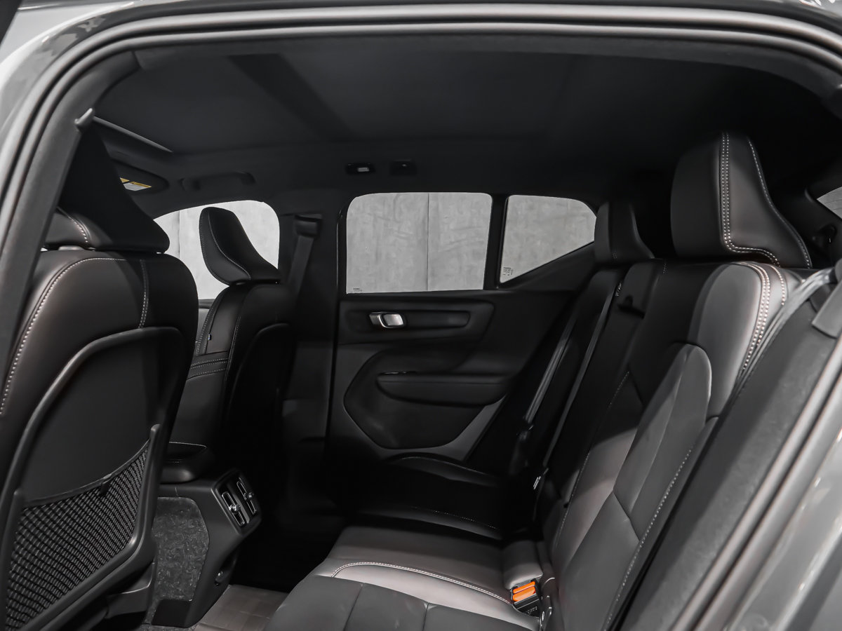 2026 Volvo XC40 Plus (Dark Theme)-12