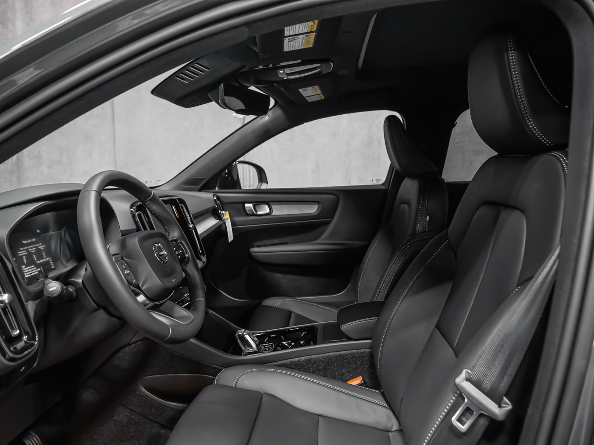 2026 Volvo XC40 Plus (Dark Theme)-11