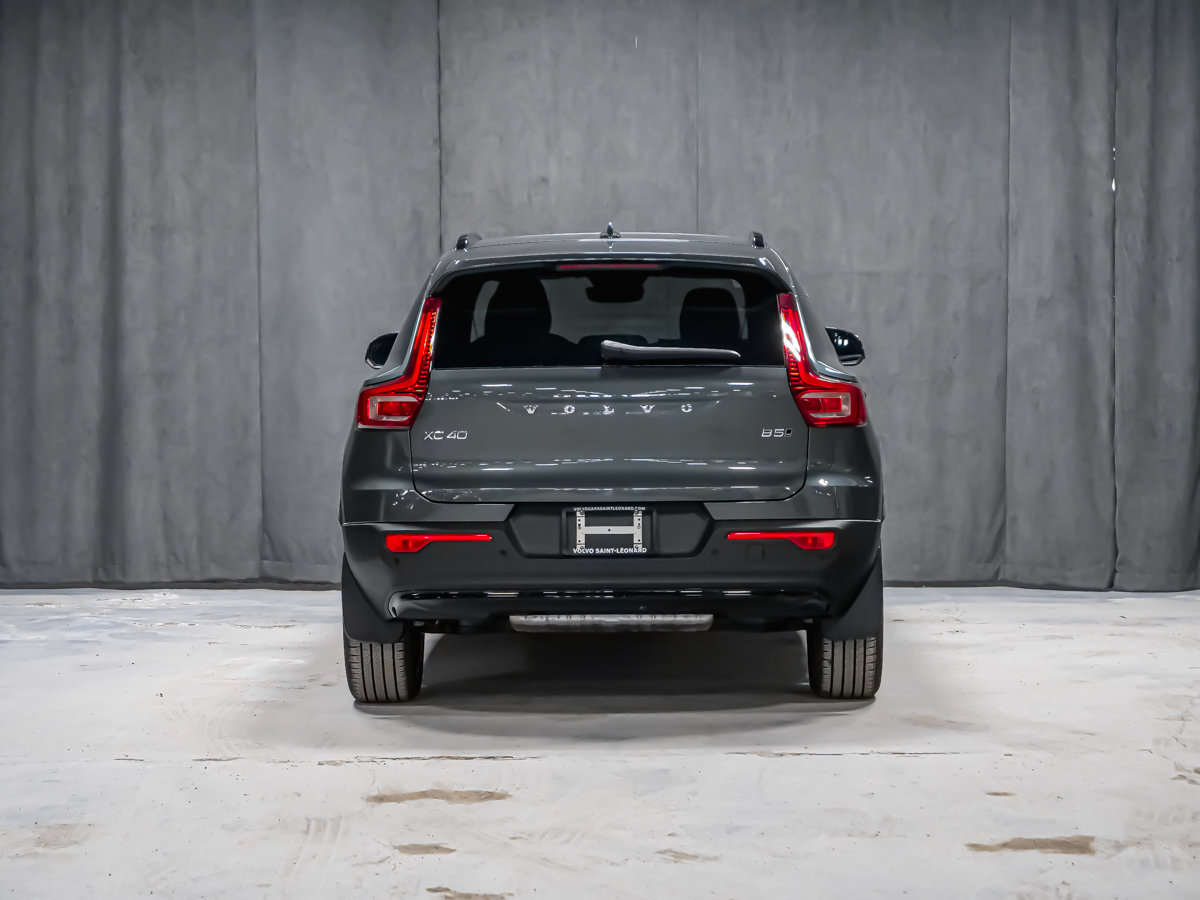 2026 Volvo XC40 Plus (Dark Theme)-5