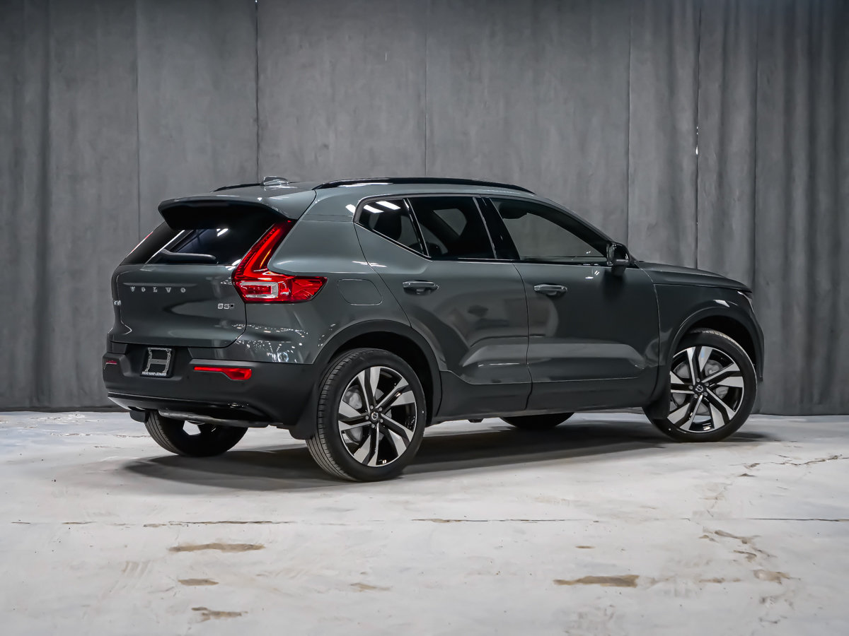 2026 Volvo XC40 Plus (Dark Theme)-3