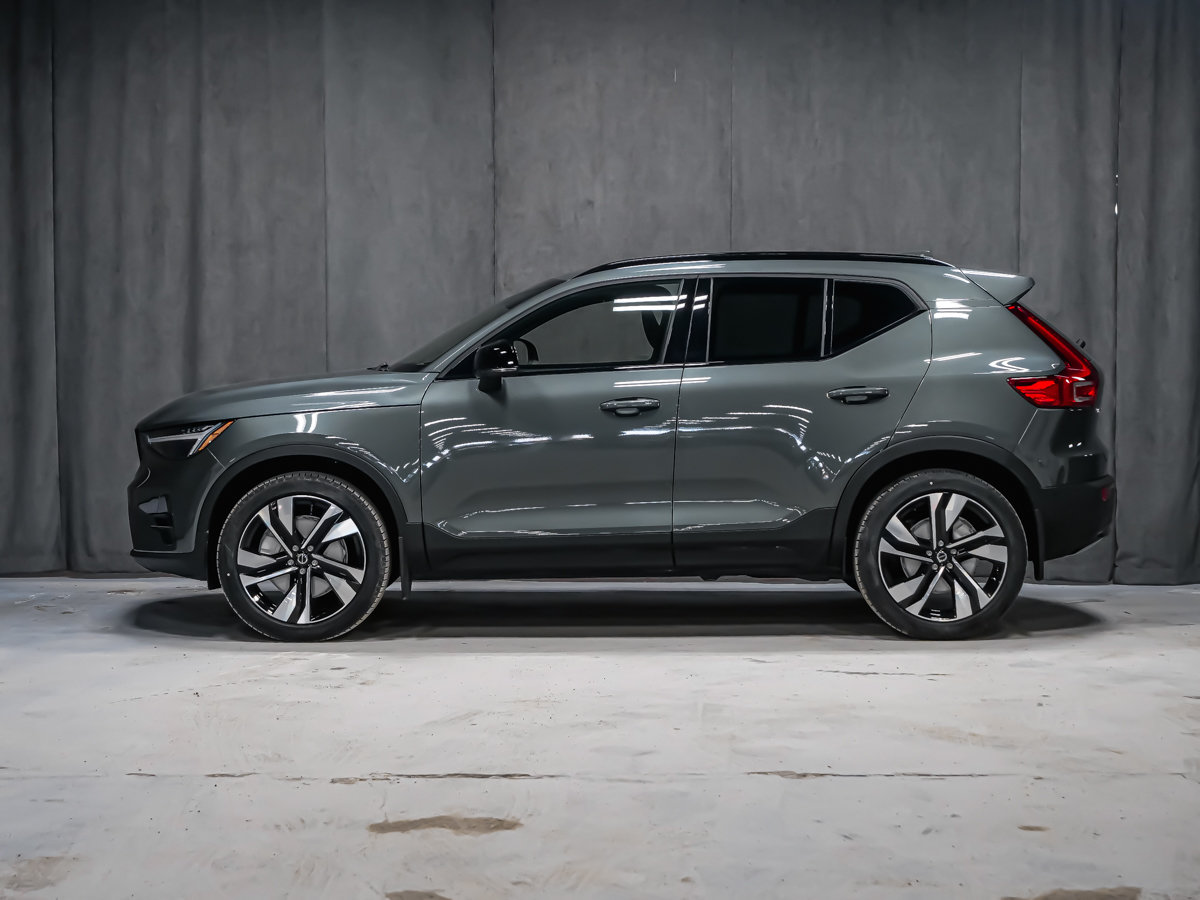 2026 Volvo XC40 Plus (Dark Theme)-2