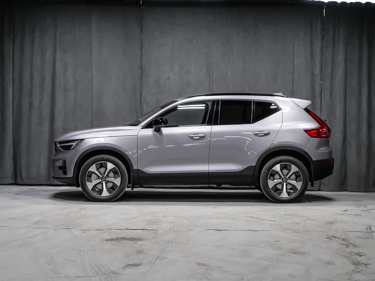 Volvo XC40 Plus (Dark Theme) 2026-2