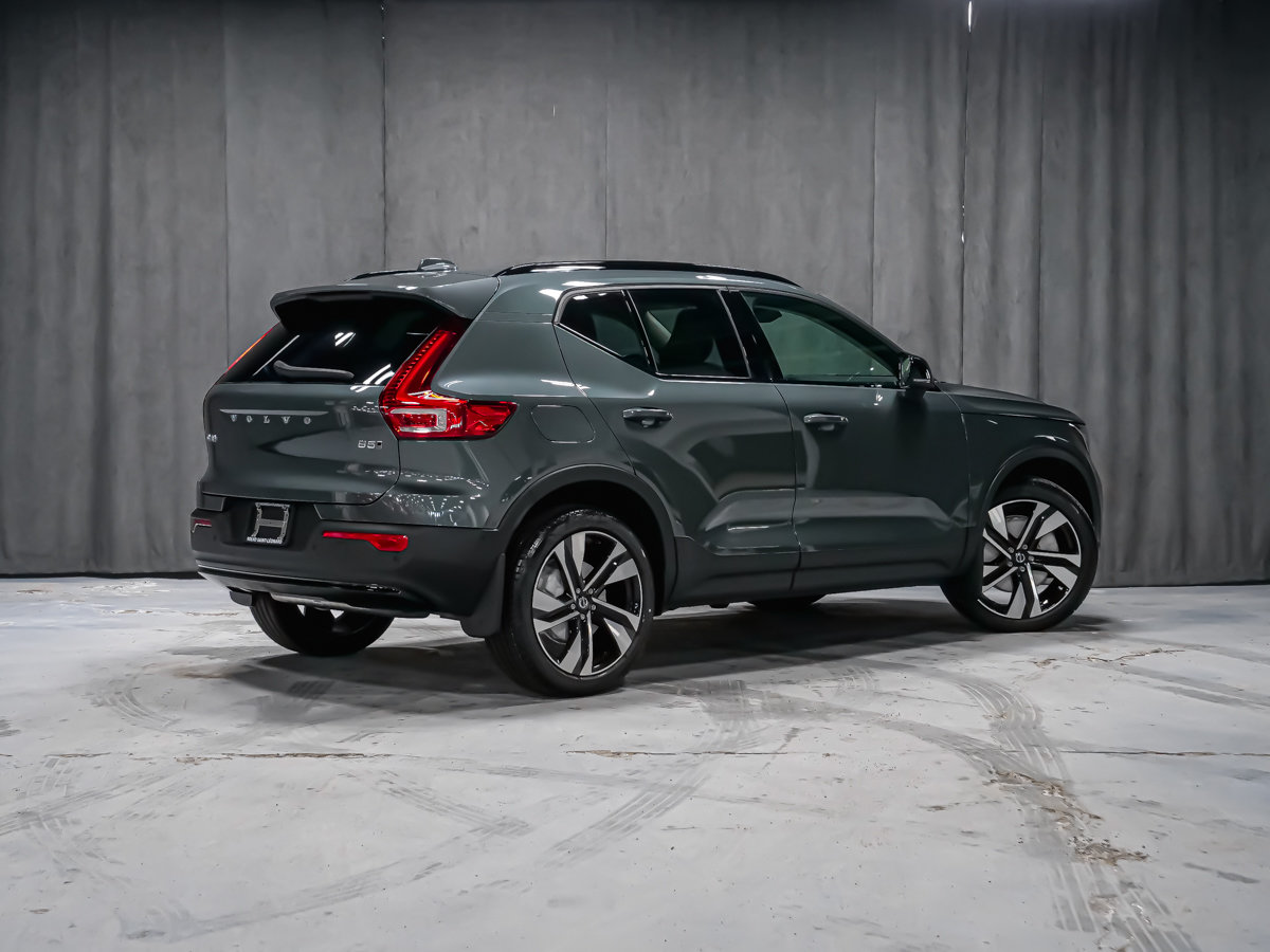 Volvo XC40 Plus (Dark Theme) 2026-7