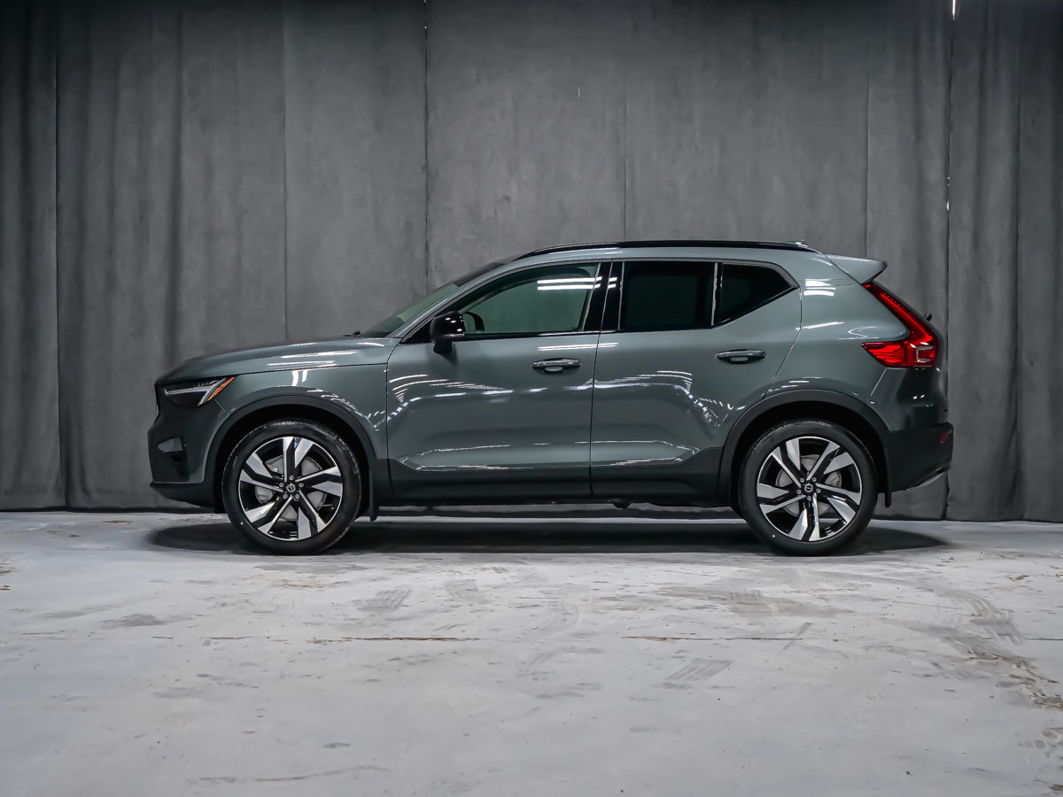 Volvo XC40 Plus (Dark Theme) 2026-11