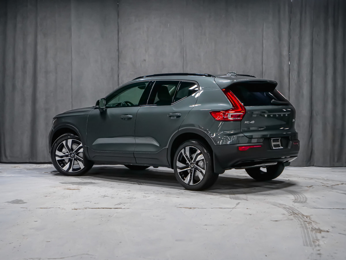 Volvo XC40 Plus (Dark Theme) 2026-1