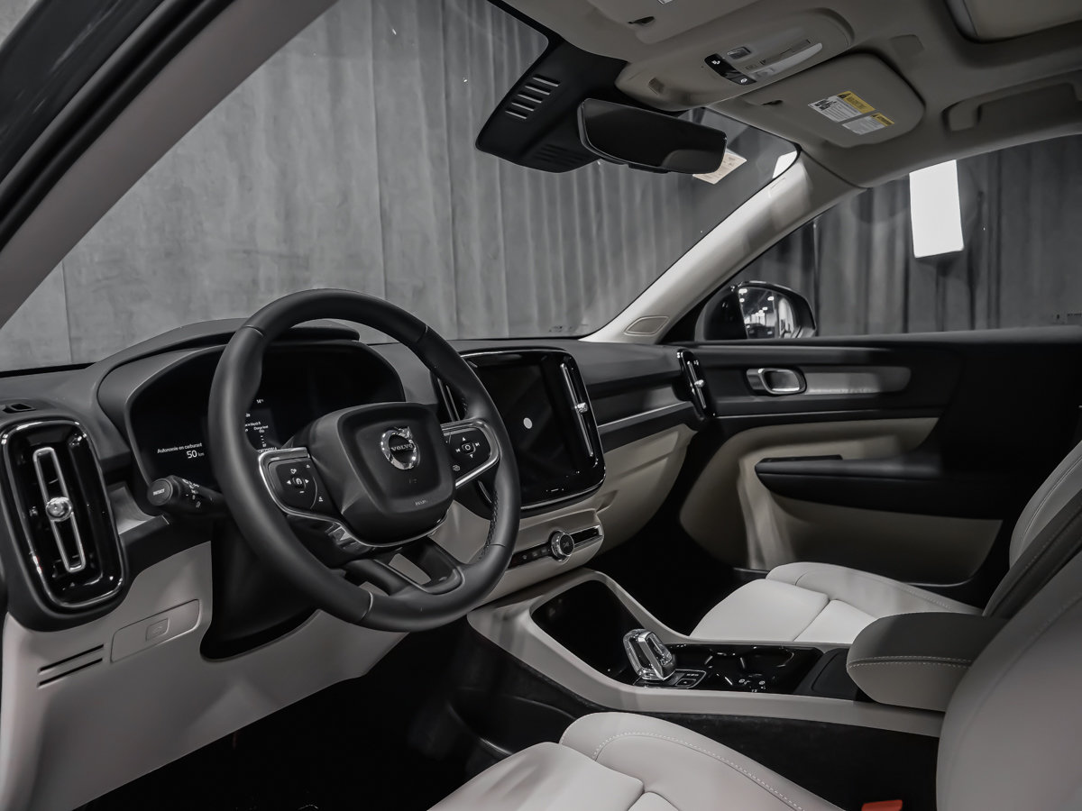 Volvo XC40 Plus (Dark Theme) 2026-3