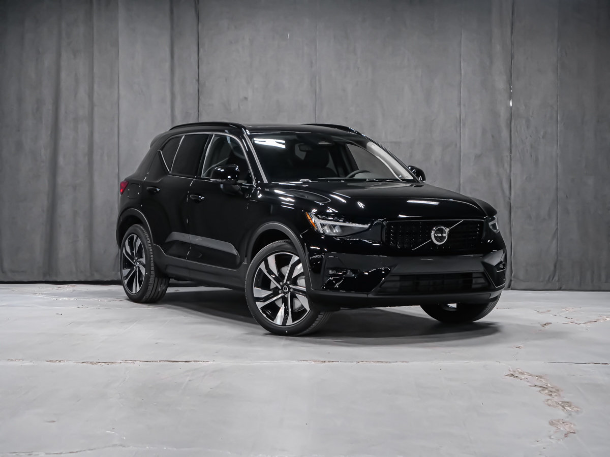 Volvo XC40 Plus (Dark Theme) 2026-1