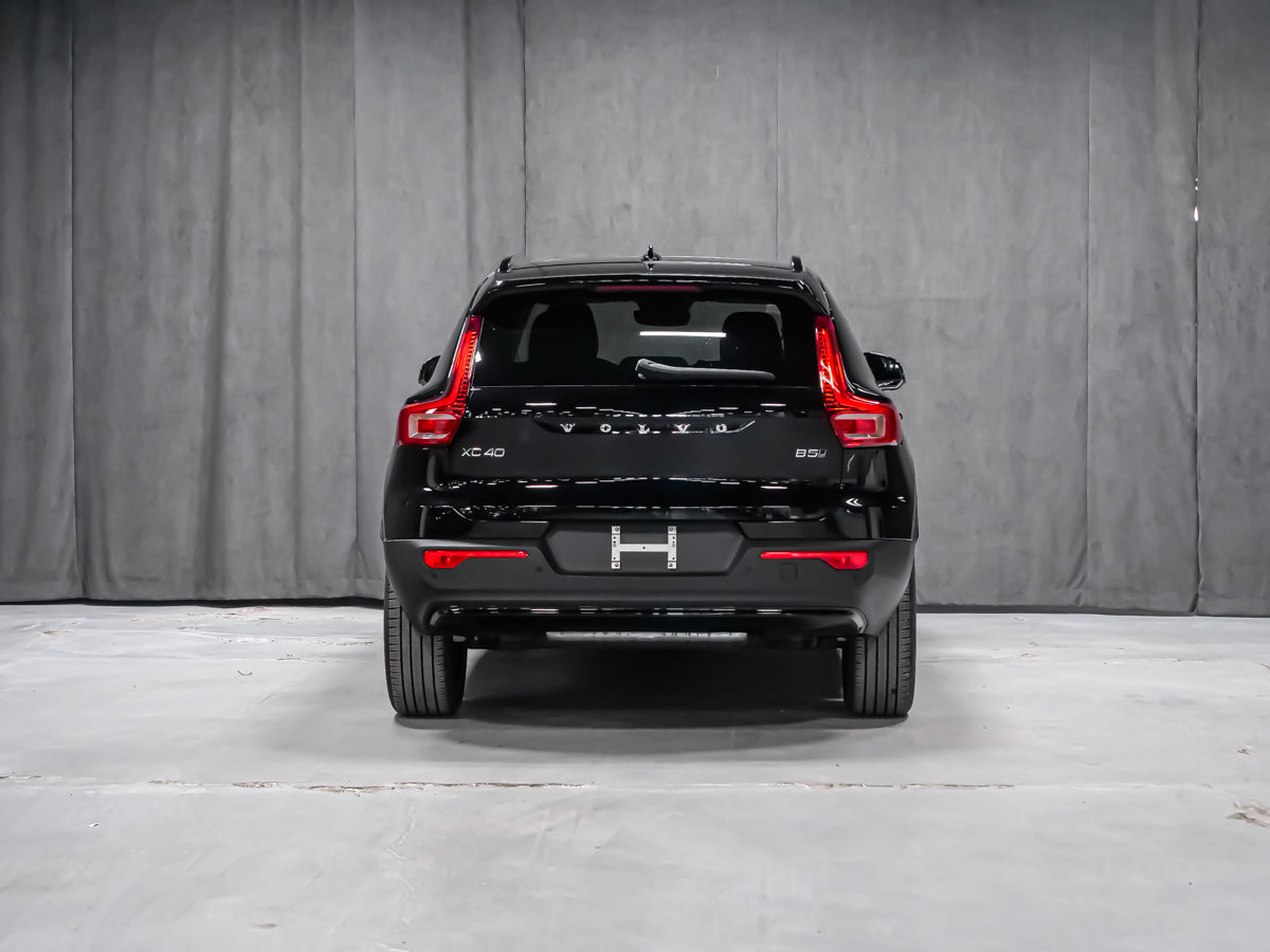 Volvo XC40 Plus (Dark Theme) 2026-4