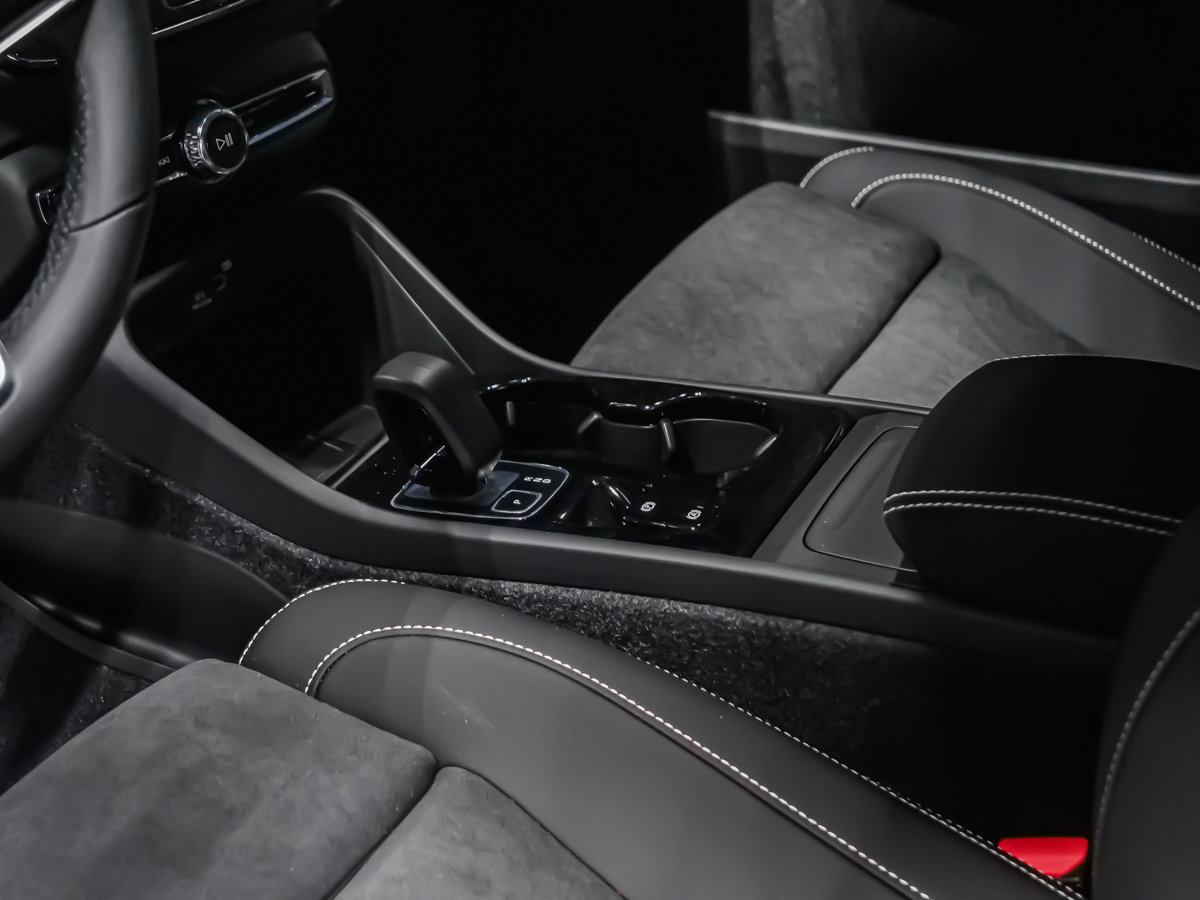 2026 Volvo XC40 Ultra Black Edition-6