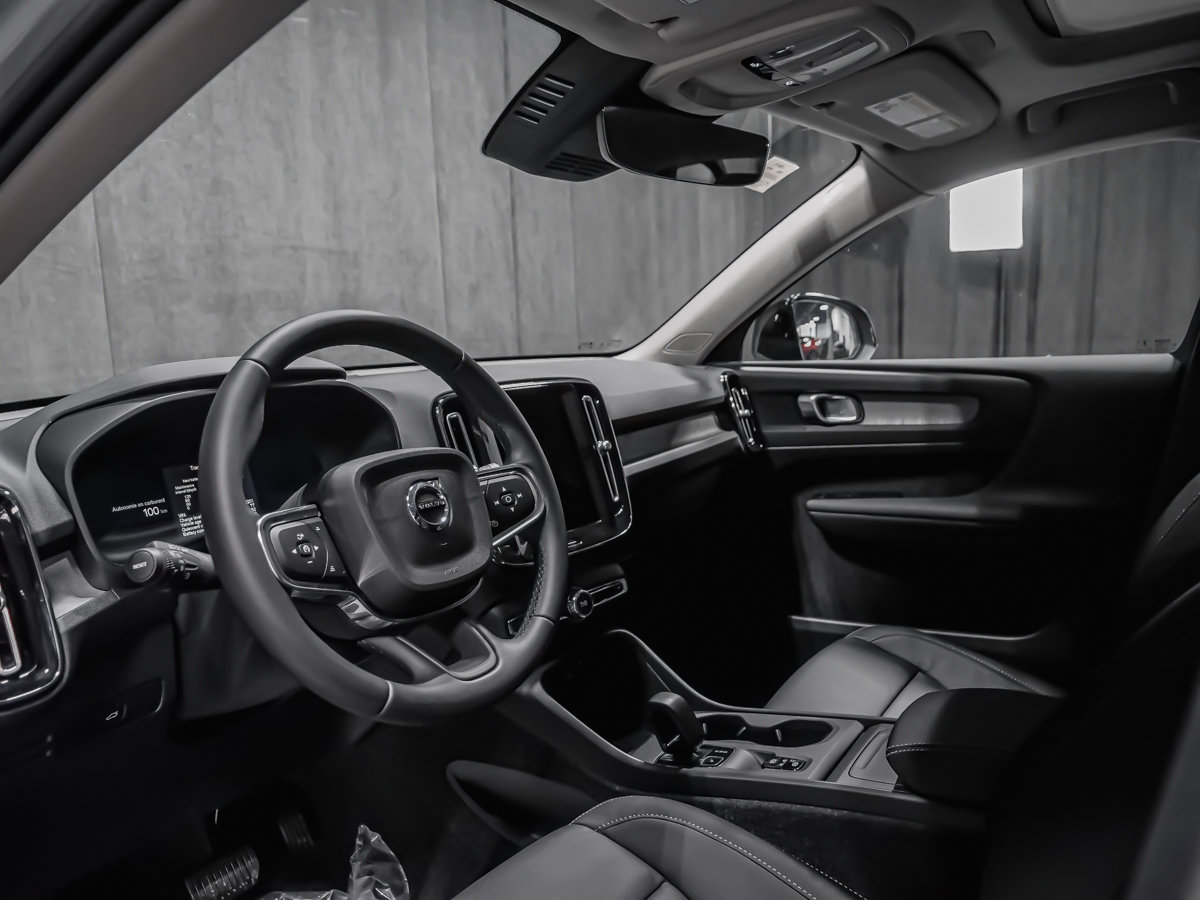 Volvo XC40 Core (Dark Theme) 2026-5