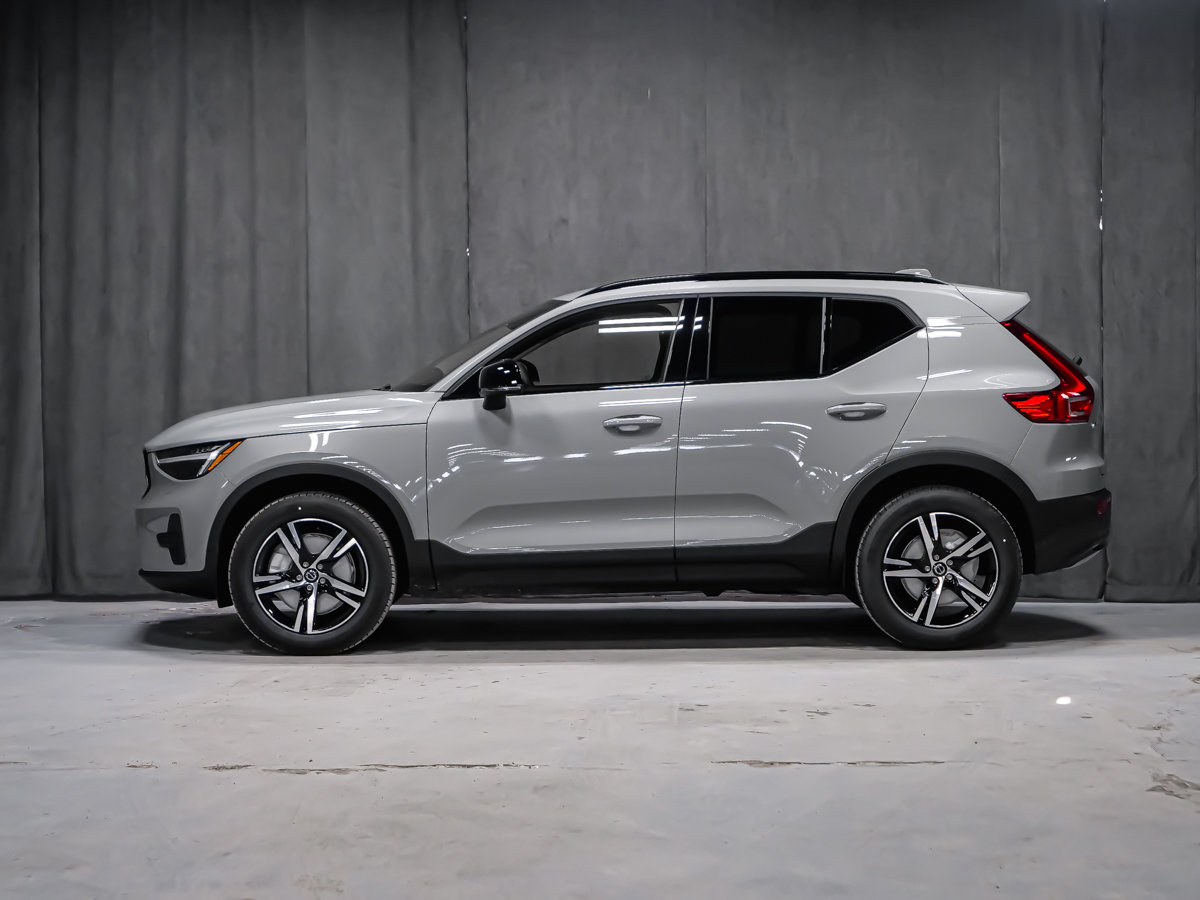 Volvo XC40 Core (Dark Theme) 2026-2