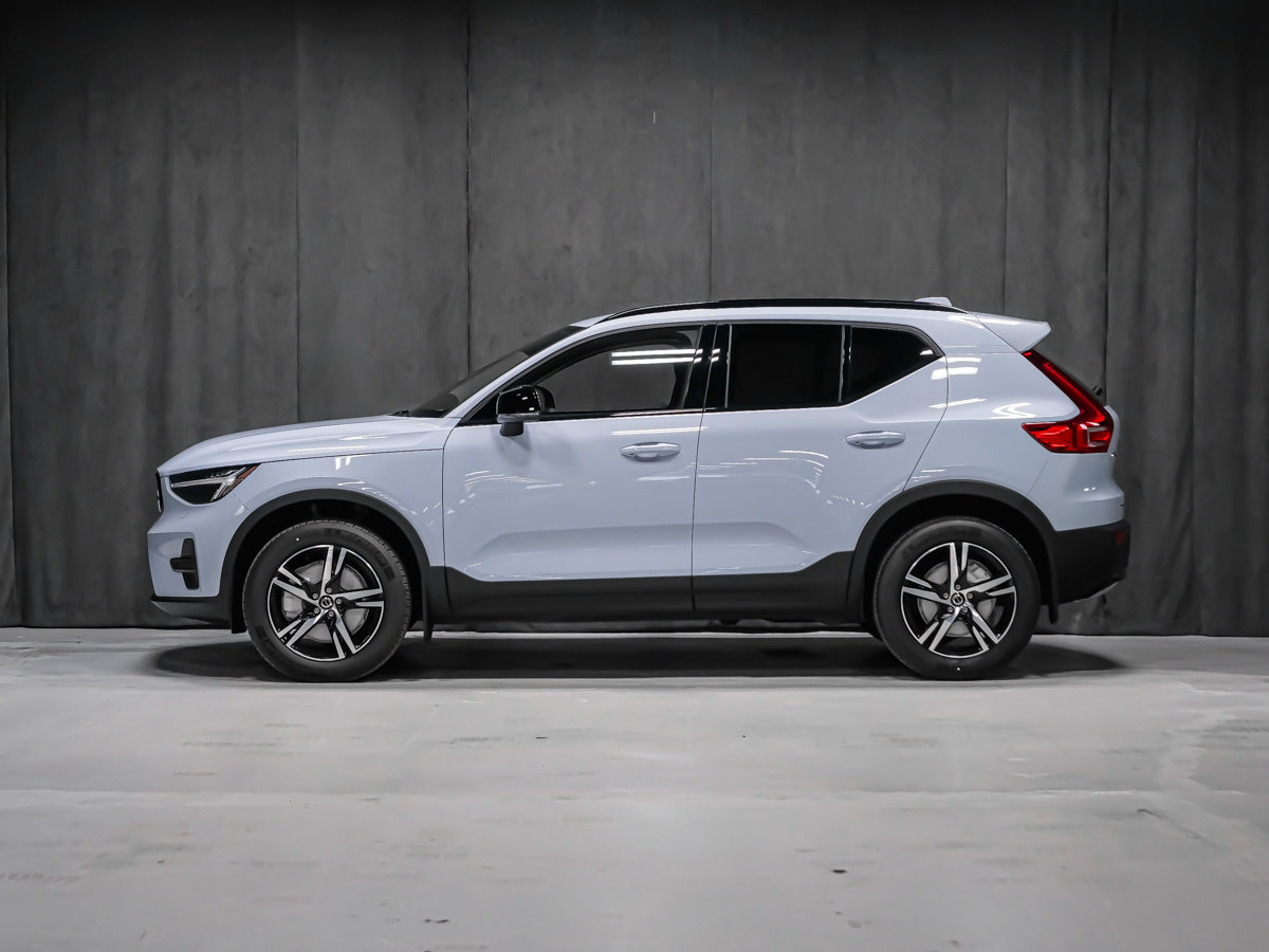 Volvo XC40 Core (Dark Theme) 2026-2