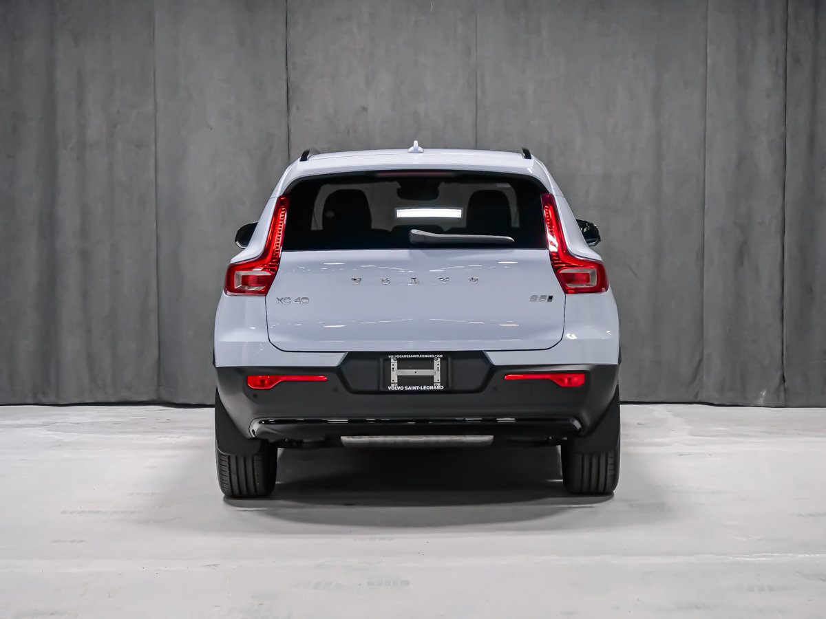 Volvo XC40 Core (Dark Theme) 2026-4