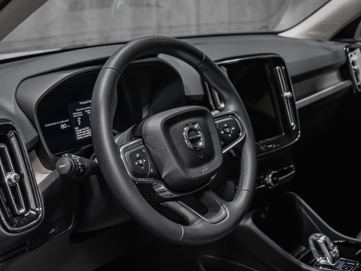 2026 Volvo XC40 Ultra (Dark Theme)-7