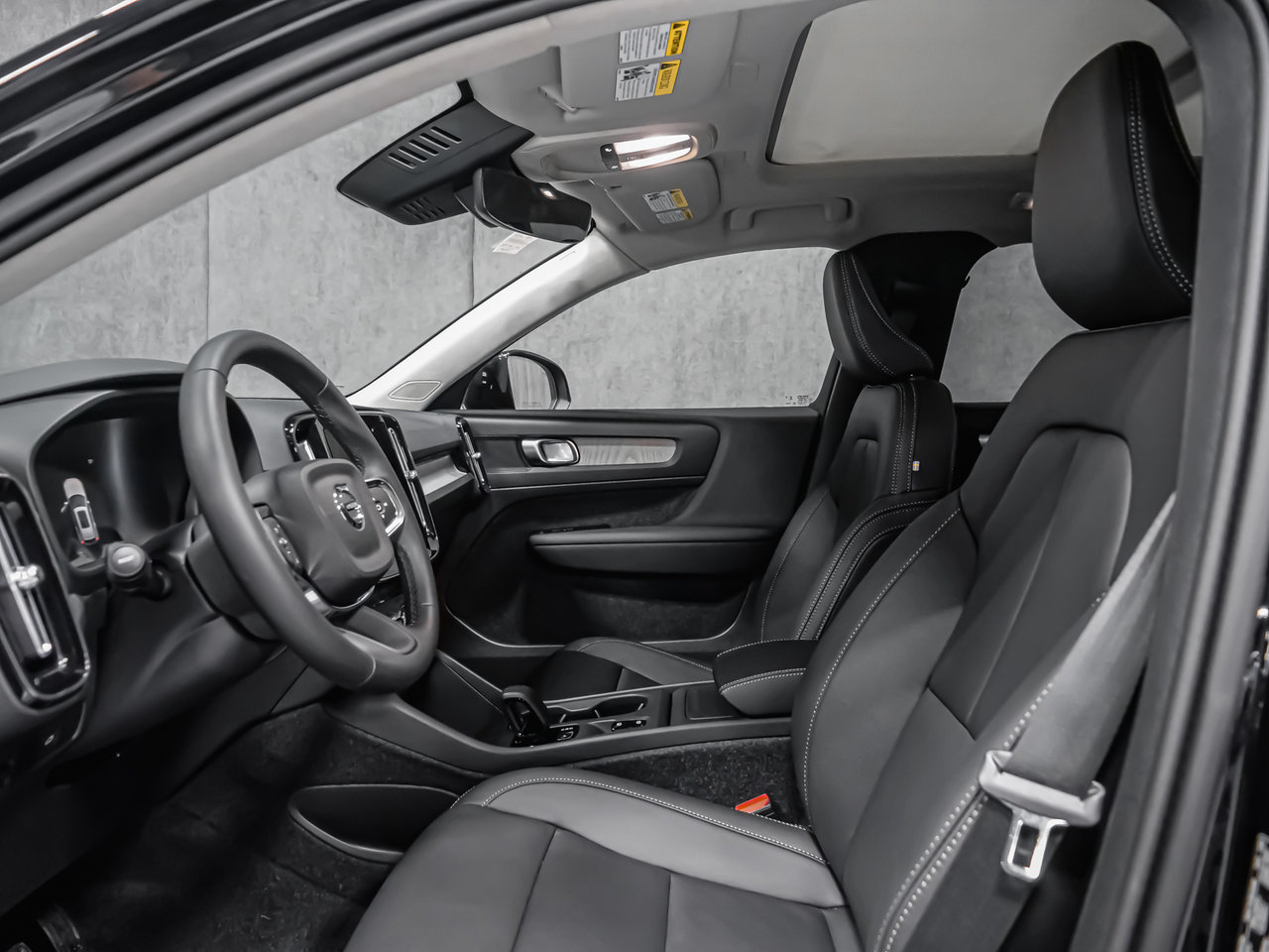 Volvo XC40 Core (Dark Theme) 2026-10