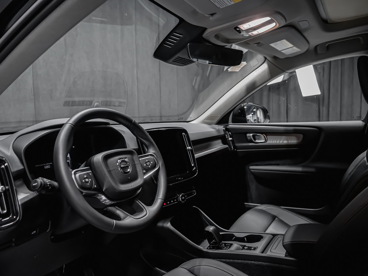 Volvo XC40 Core (Dark Theme) 2026-5