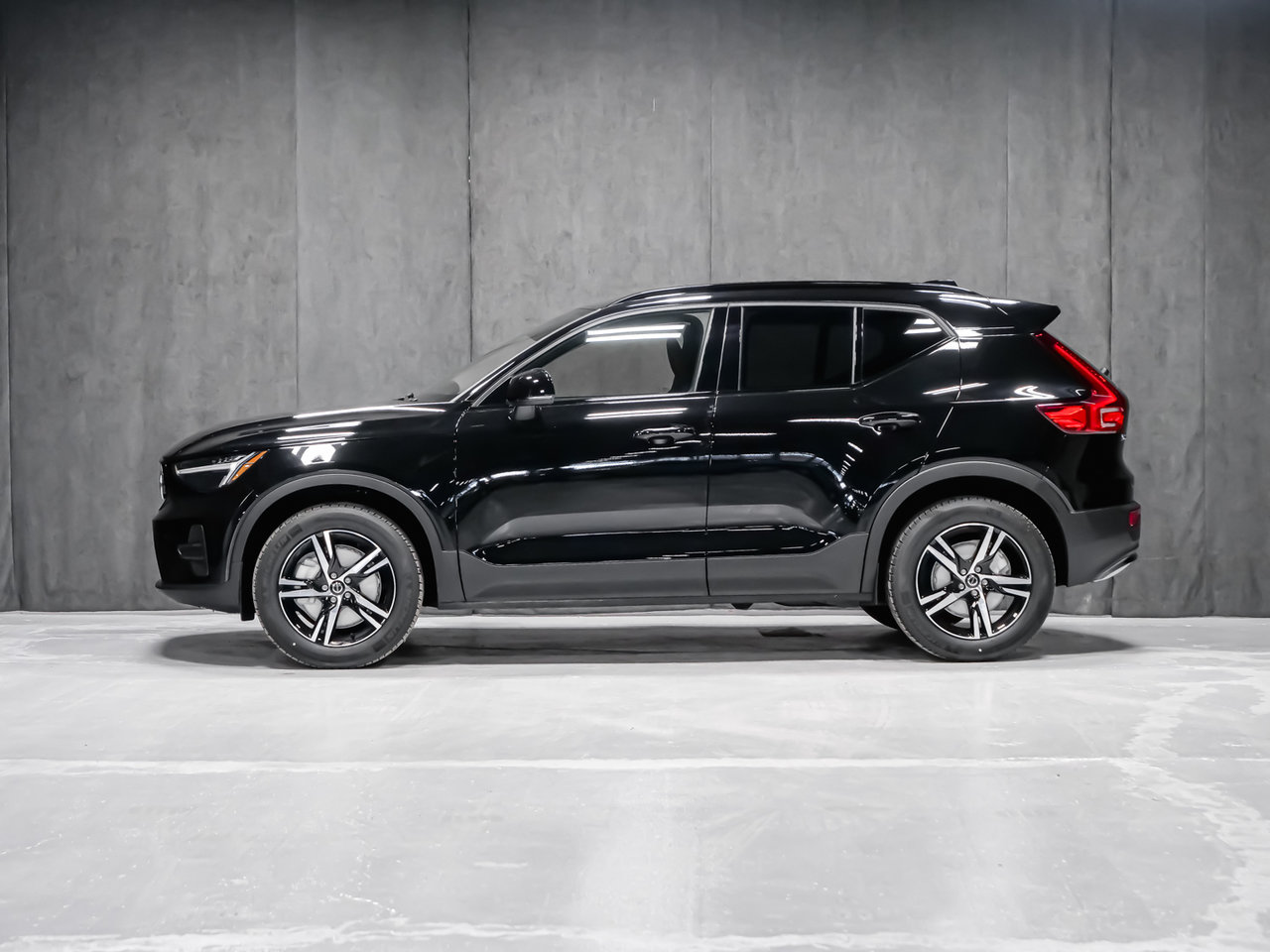 Volvo XC40 Core (Dark Theme) 2026-2