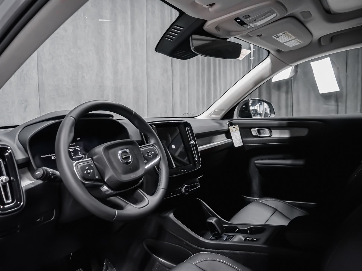 Volvo XC40 Core (Dark Theme) 2026-5