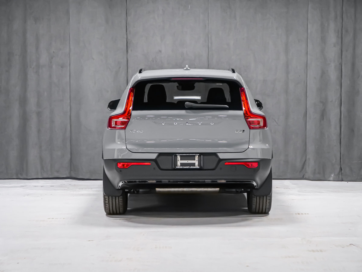 Volvo XC40 Core (Dark Theme) 2026-4