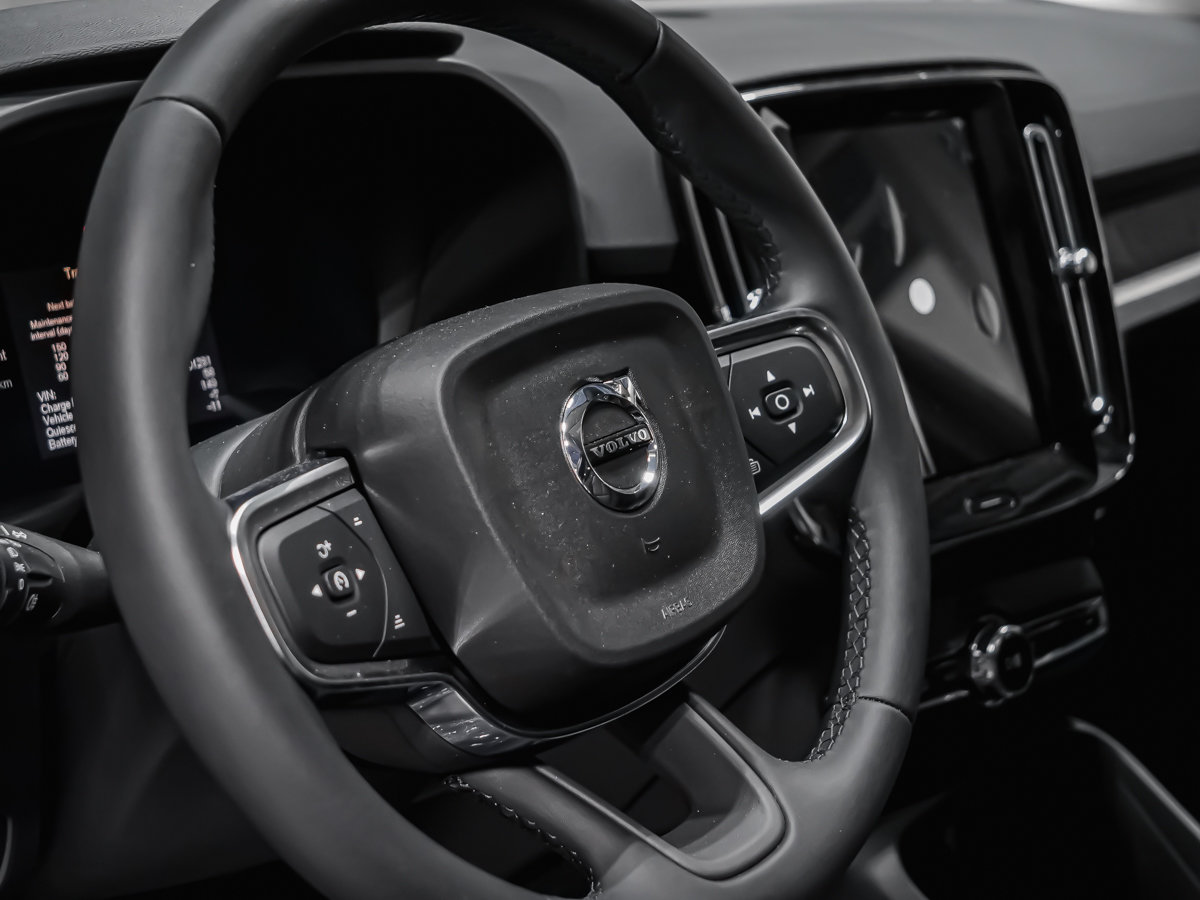 Volvo XC40 Core (Dark Theme) 2026-7