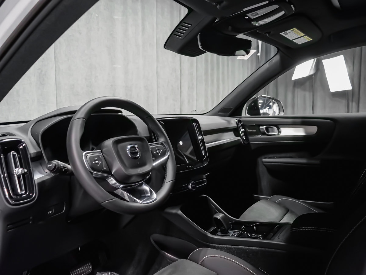 Volvo XC40 Ultra Black Edition 2026-9