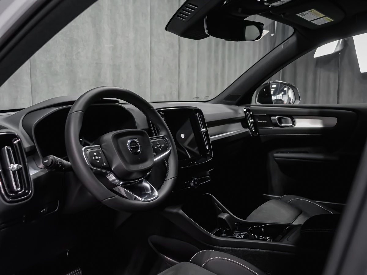 Volvo XC40 Ultra Black Edition 2026-12