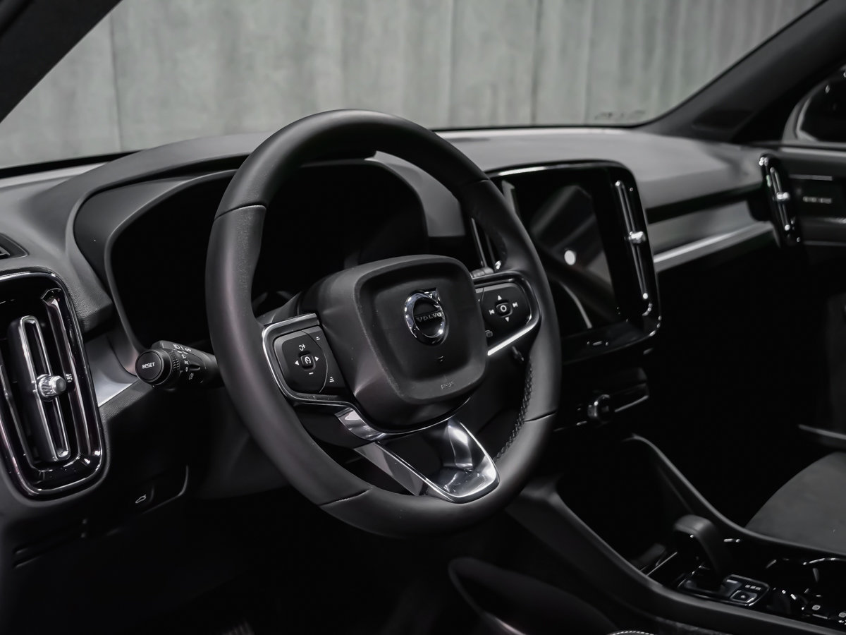Volvo XC40 Ultra Black Edition 2026-14