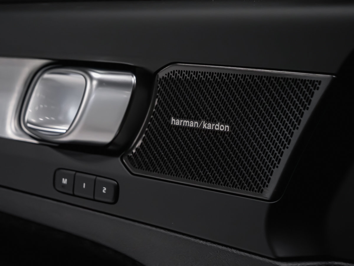 Volvo XC40 Ultra Black Edition 2026-16