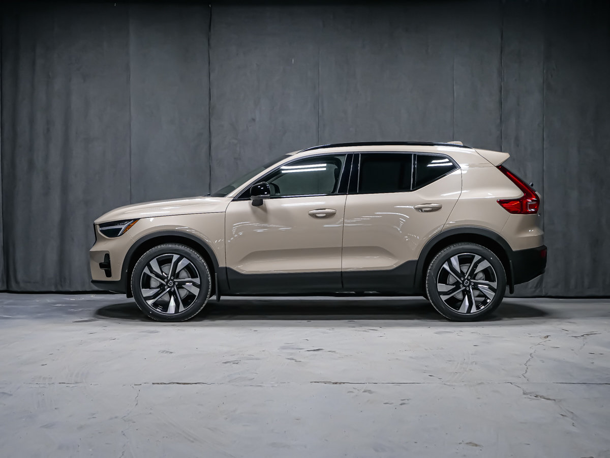 2026 Volvo XC40 Plus (Dark Theme)-4