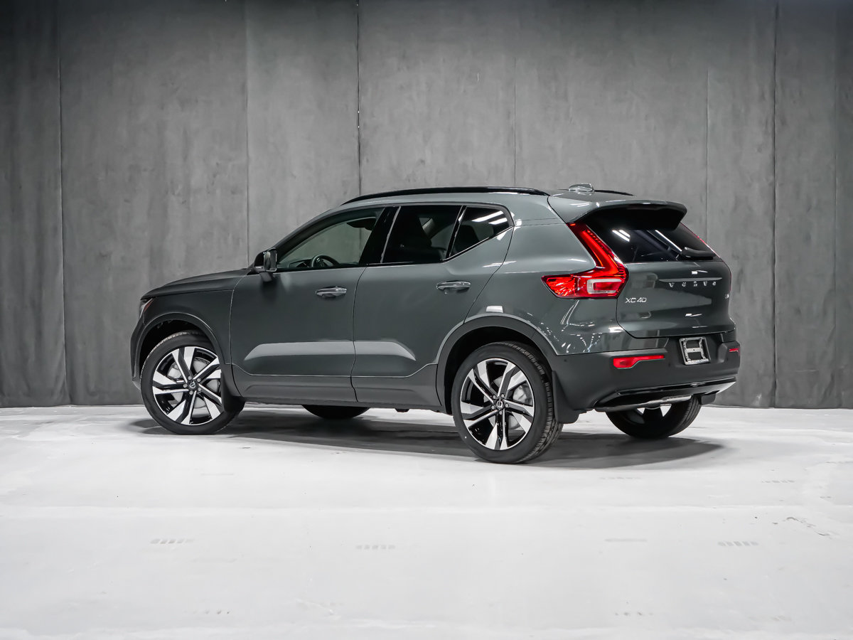 2026 Volvo XC40 Plus (Dark Theme)-3