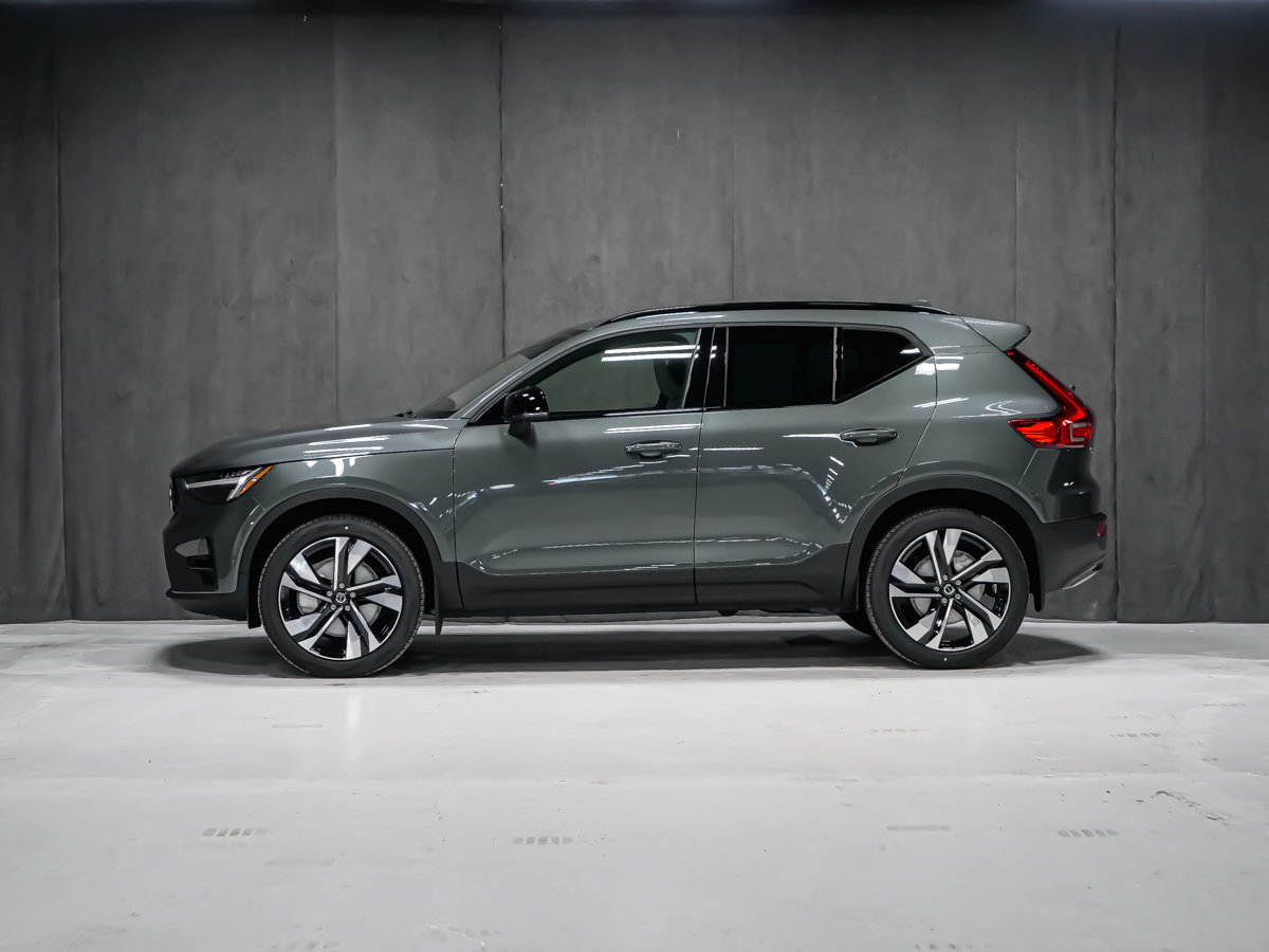 2026 Volvo XC40 Plus (Dark Theme)-2