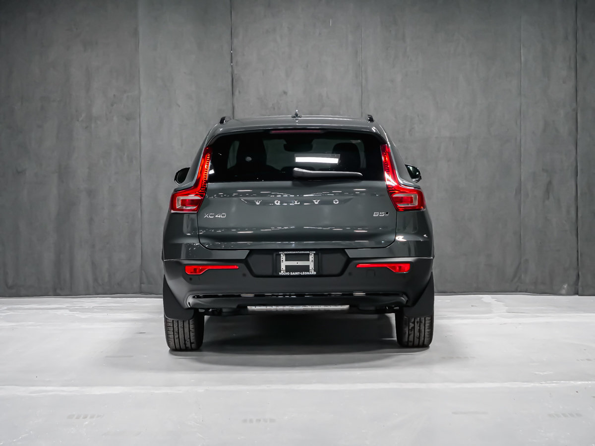 2026 Volvo XC40 Plus (Dark Theme)-4