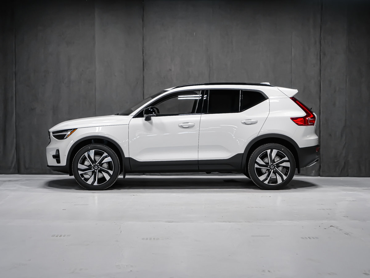 Volvo XC40 Plus (Dark Theme) 2026-3