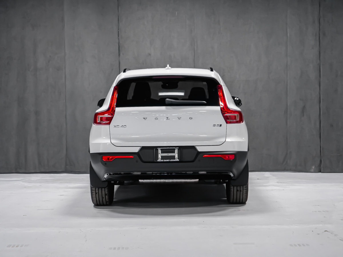 Volvo XC40 Plus (Dark Theme) 2026-4