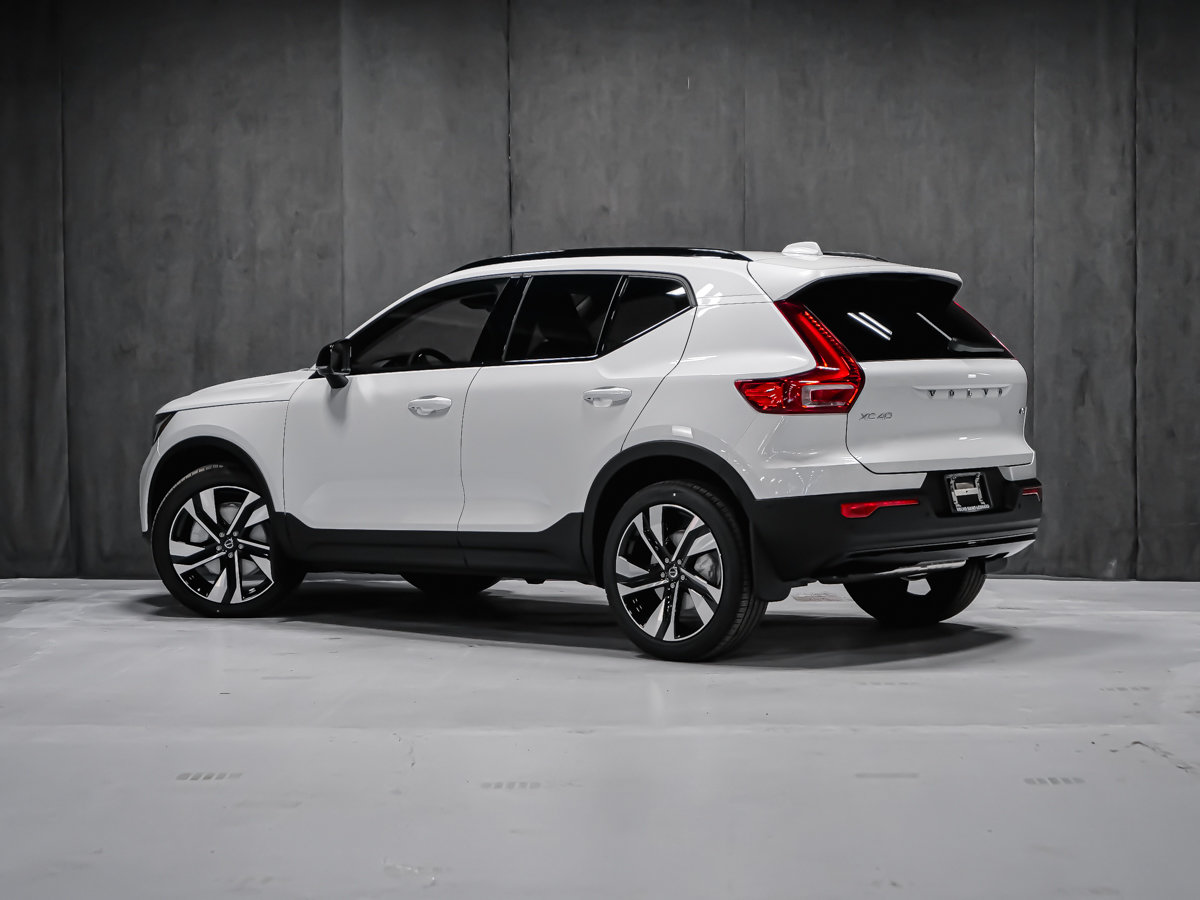 Volvo XC40 Plus (Dark Theme) 2026-2