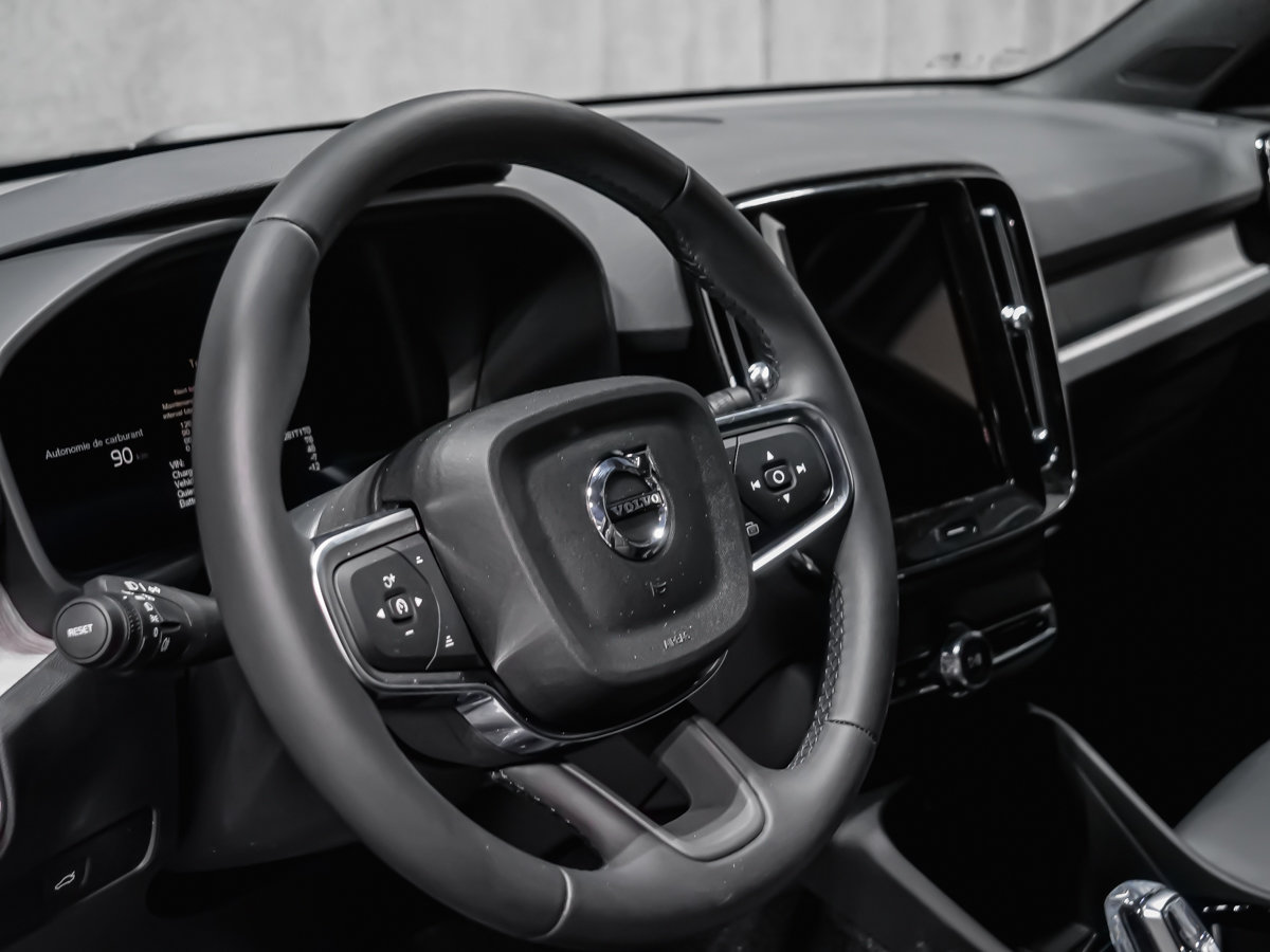 2026 Volvo XC40 Plus (Dark Theme)-8