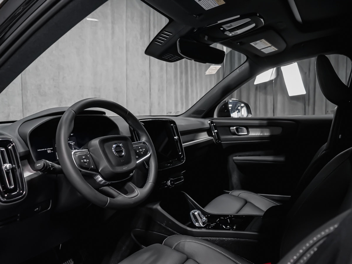 2026 Volvo XC40 Plus (Dark Theme)-6
