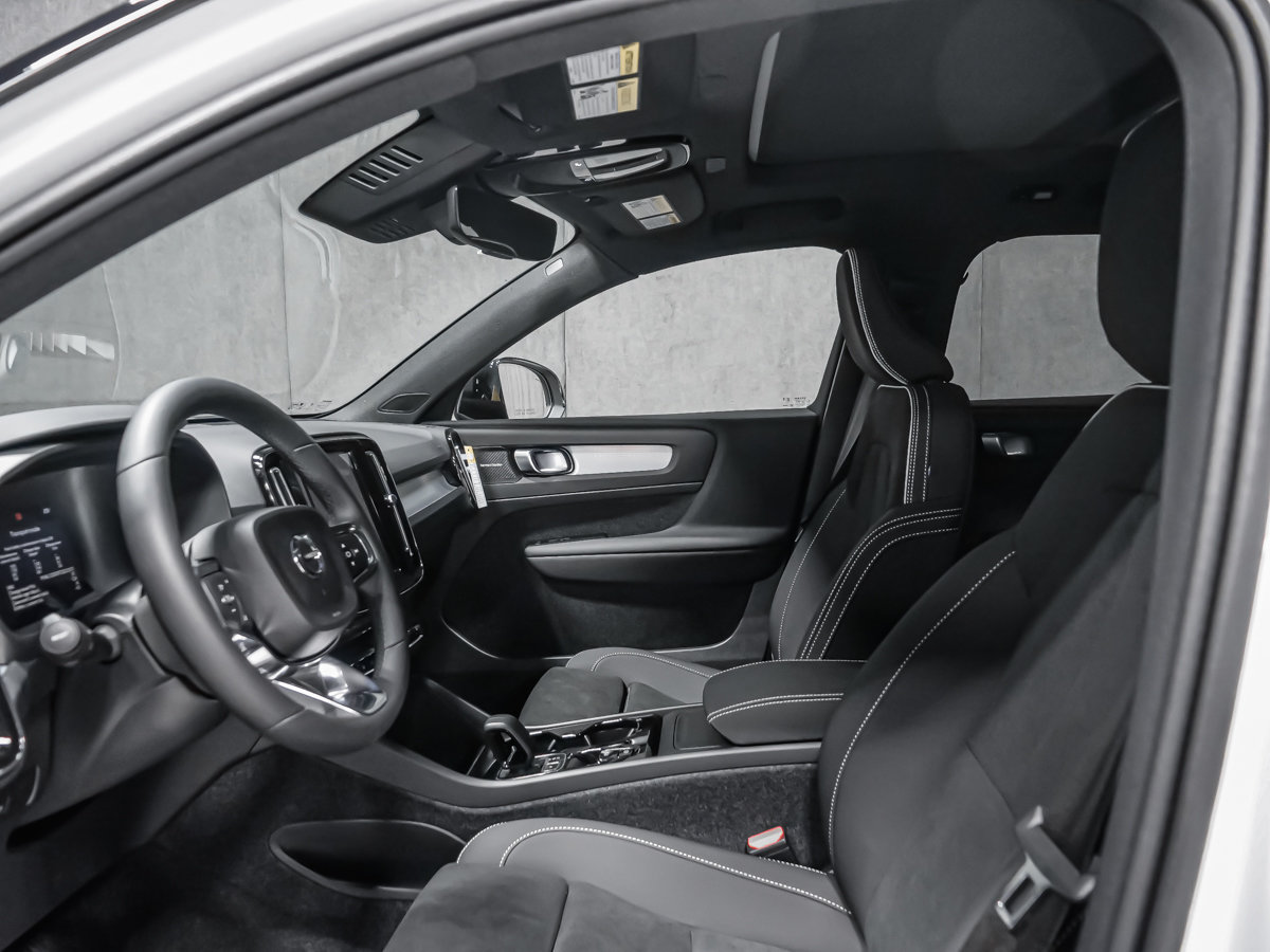 Volvo XC40 Ultra Black Edition 2026-12