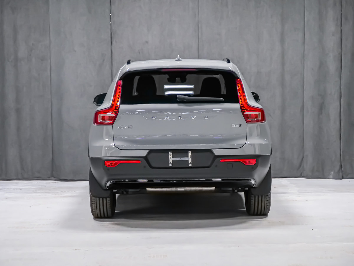 Volvo XC40 Plus (Dark Theme) 2026-4